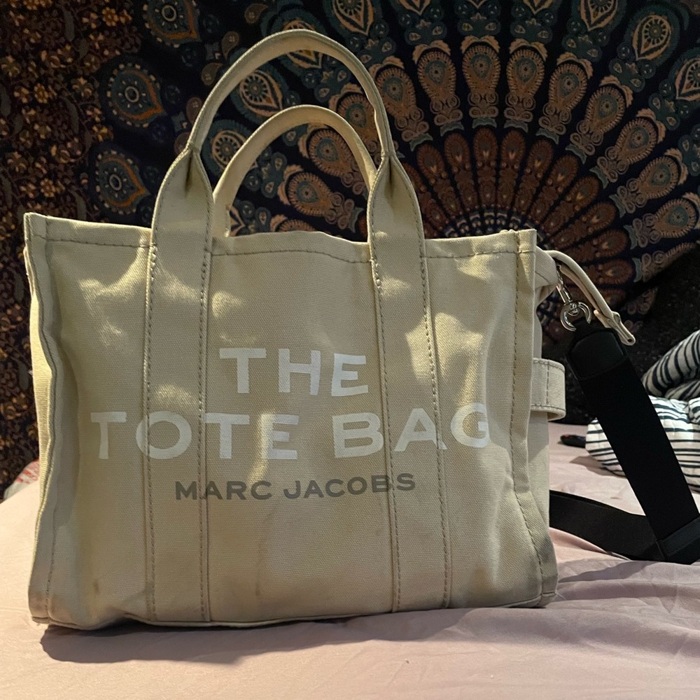 Marc jacobs beige travelers tote (medium size)